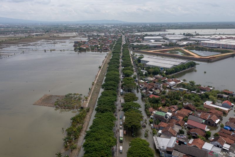 Kemarin, penanganan korupsi BTS 4G sampai jalur pantura usai banjir