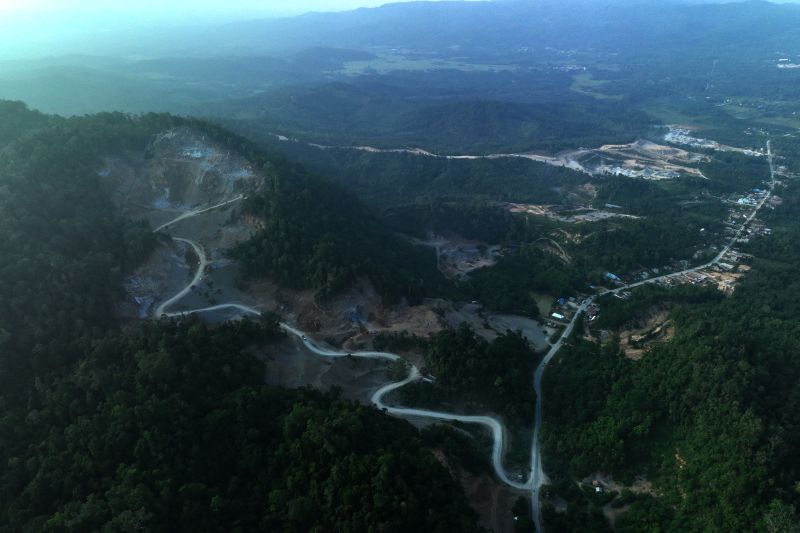 Pertambangan batu gunung di Moramo