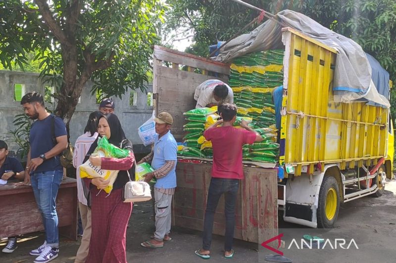 Kabupaten Cirebon salurkan 40 ton beras murah lewat operasi pasar