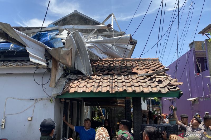 Pemkab Bandung tetapkan status tanggap darurat bencana puting beliung