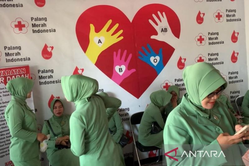 PMI gencarkan donor darah ke kelompok pendonor penuhi kebutuhan stok darah