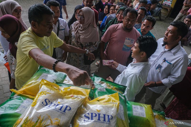 Bulog distribusi beras program SPHP di Kendari