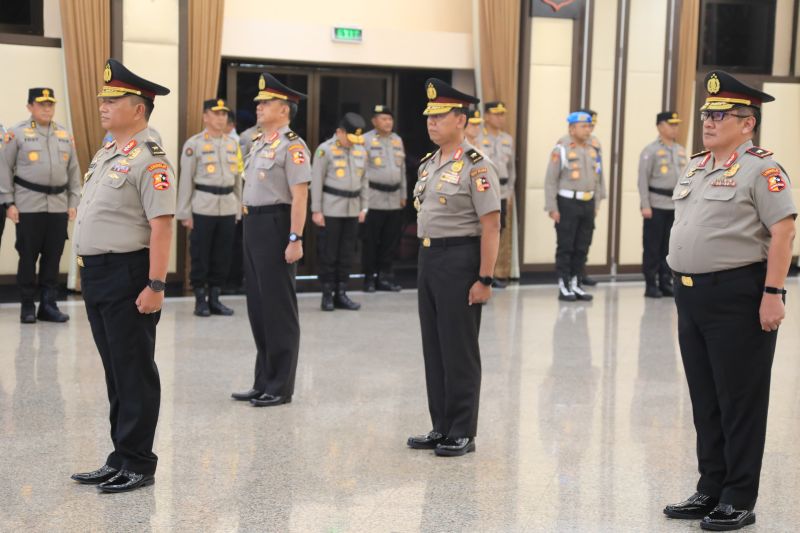 4 perwira Polri terima kenaikan pangkat setingkat lebih tinggi