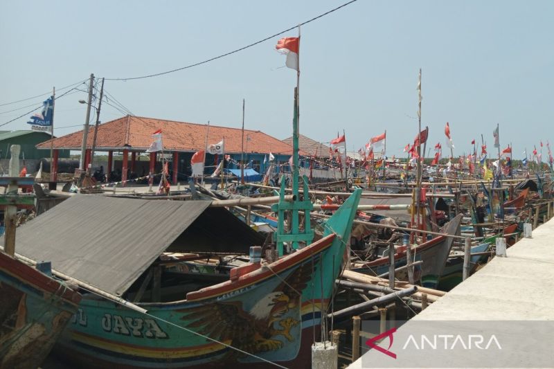 Nelayan Cirebon mulai melaut karena gelombang rendah