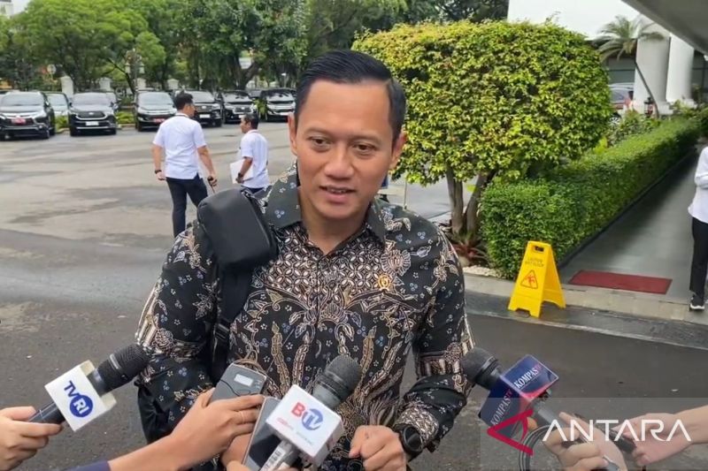 AHY ikuti perdana hadiri rapat kabinet paripurna dengan bawa ransel