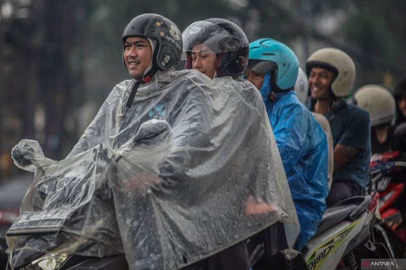 Bandung dan sebagian besar wilayah RI berisiko diguyur hujan sedang-lebat