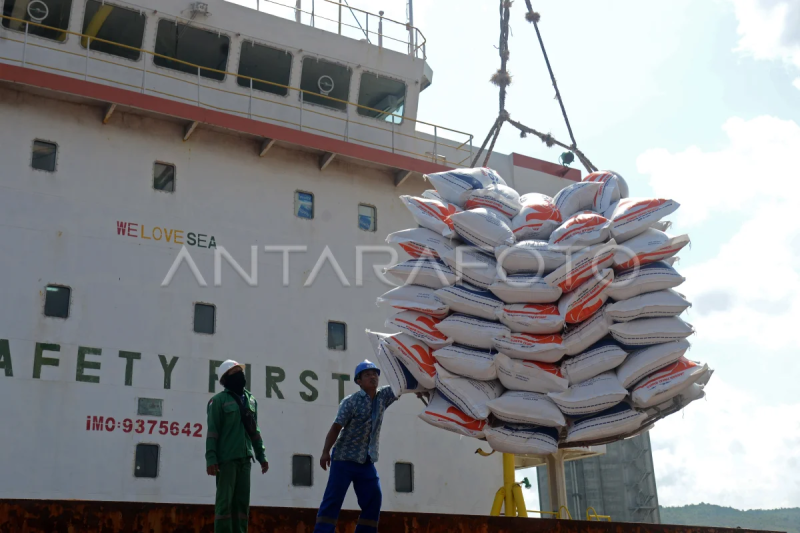 Kedatangan beras impor asal Thailand di Aceh