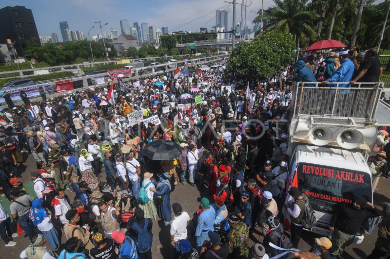 Unjuk rasa tolak pemilu curang di depan parlemen