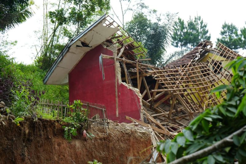 Tanggap Darurat diberlakukan di Cigombong Bandung Barat terkait tanah bergerak