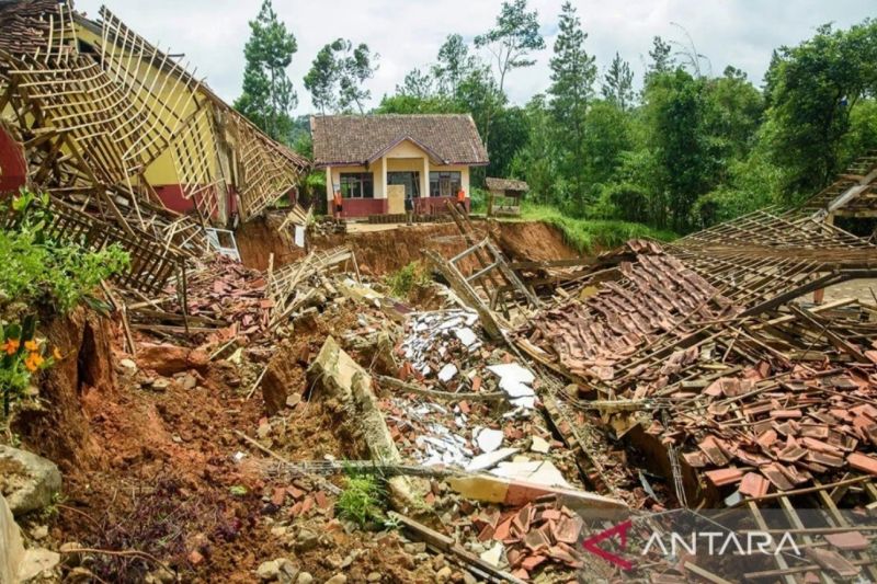 BNPB biayai sewa sementara korban pergerakan tanah Bandung Barat
