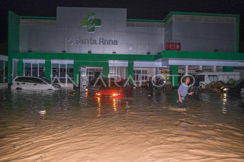 Banjir bandang landa delapan kecamatan di Kendari