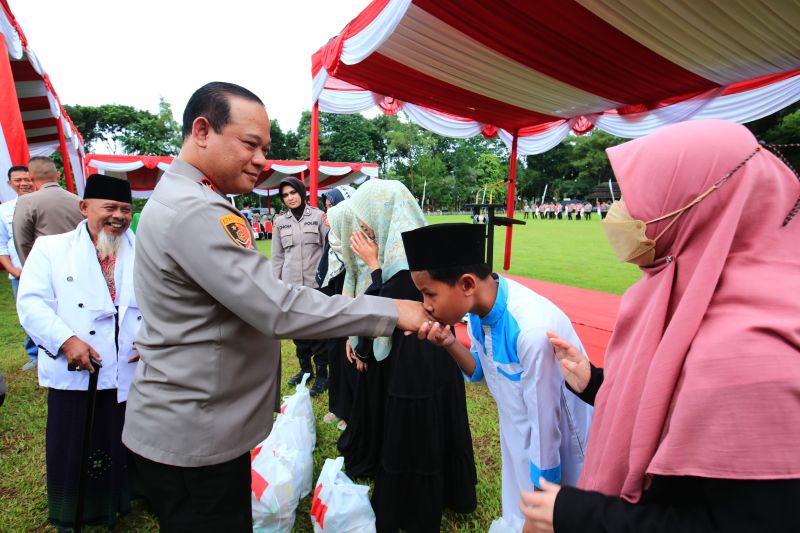 Baksos Polri Presisi salurkan 5.000 paket sembako untuk warga Sukabumi
