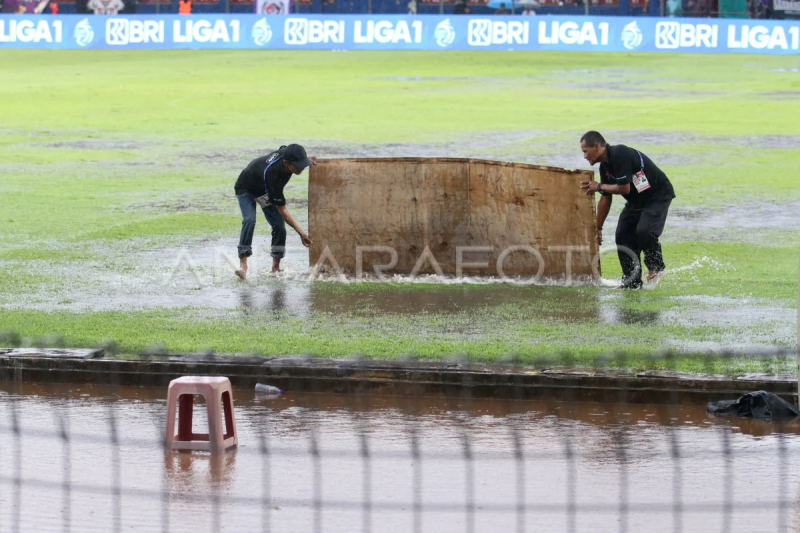 Stadion Brawijaya Kediri tergenang air