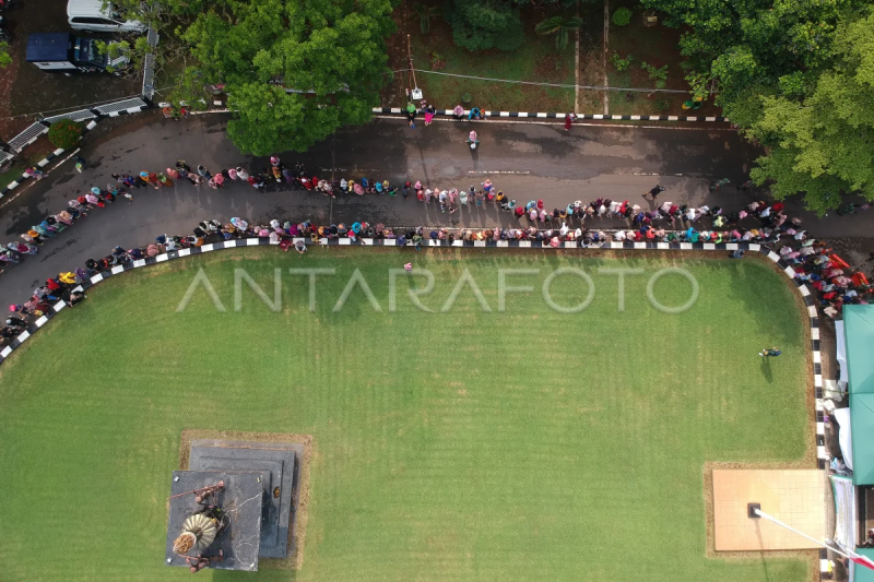 Antrean gerakan pangan murah di Batang