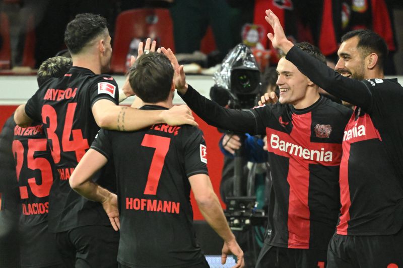 Bayer Leverkusen jauhi Bayern setelah tundukkan Wolfsburg