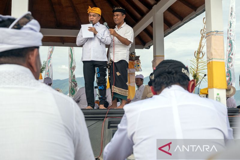 Wali Kota Palu Resmiklan Pura Melasti Pantai Dupa