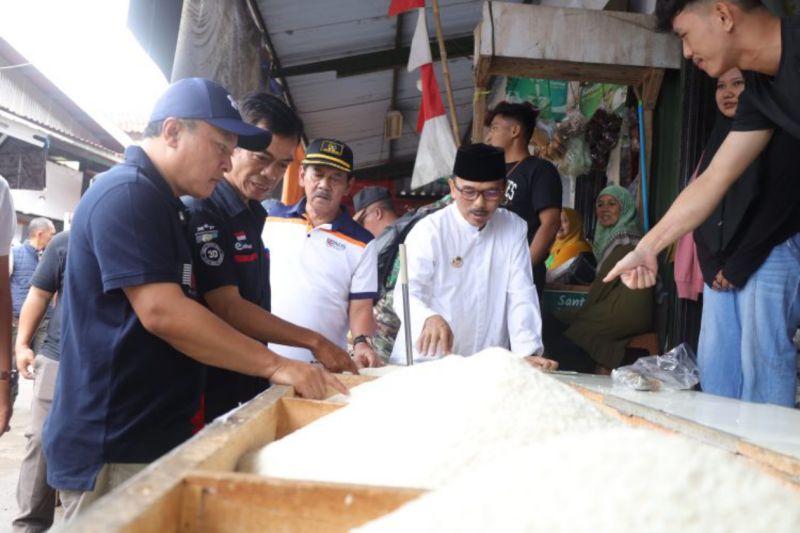 Persediaan bahan pangan di pasar di Kuningan dijamin aman selama Ramadhan