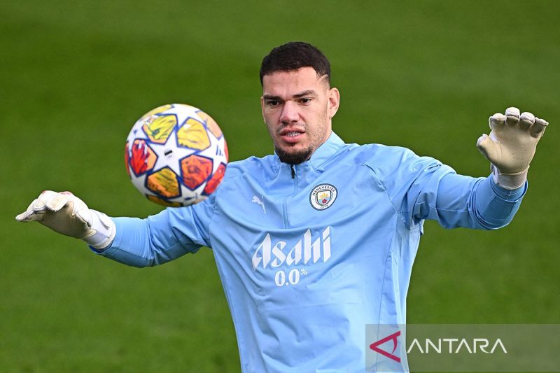 Pep pastikan Ederson Moraes bakal jadi kiper utama hadapi MU