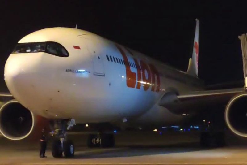 Pesawat Lion Air  dari Surabaya tujuan Jeddah alihkan pendaratan ke Kualanamu