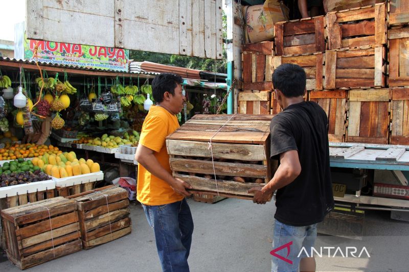 FOTO - Harga buah lokal naik saat Ramadhan di Dumai