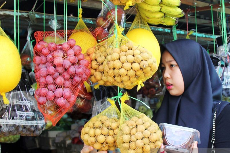 FOTO - Harga buah lokal naik saat Ramadhan di Dumai