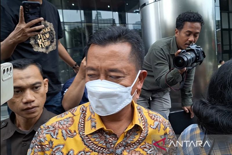 Sekda Bandung Ema Sumarna enggan berkomentar atas pemeriksaannya oleh KPK