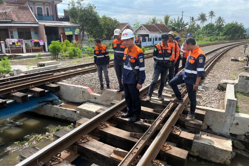 Daop 2 antisipasi banjir dan longsor di 88 titik rawan