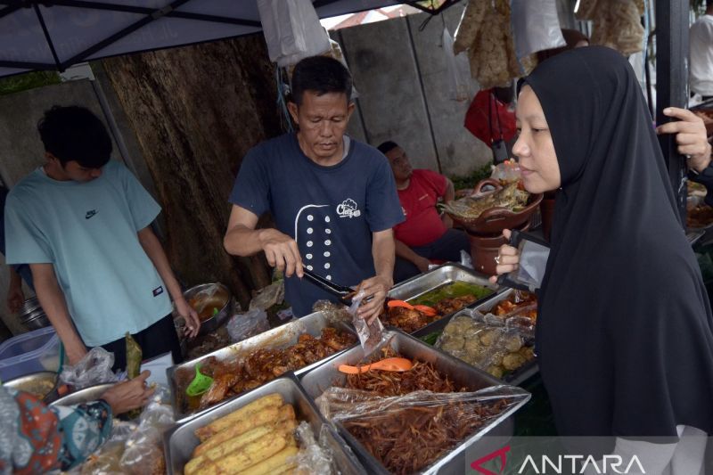 Pasar Ramadhan di Bandar Lampung ramai pengunjung