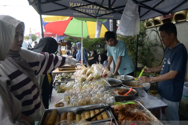 Pasar Ramadhan di Bandar Lampung ramai pengunjung