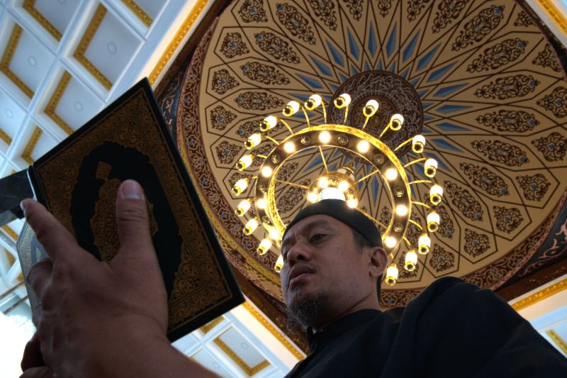 Tadarus al quran di masjid