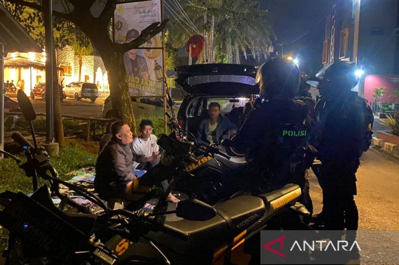 Polres Cianjur meningkatkan patroli malam antisipasi perang sarung