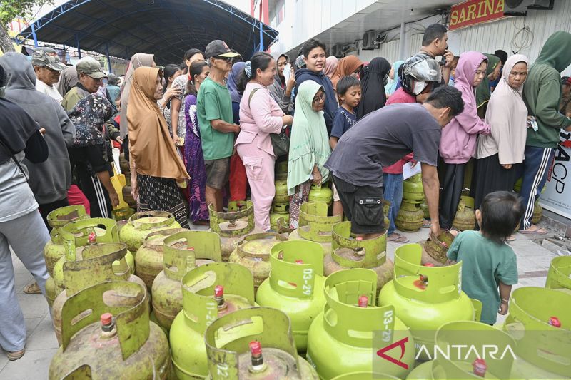 Operasi pasar elpiji subsidi di Palu