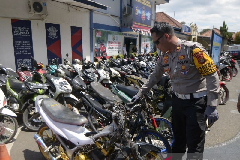 Pemusnahan knalpot brong Operasi Keselamatan Krakatau 2024