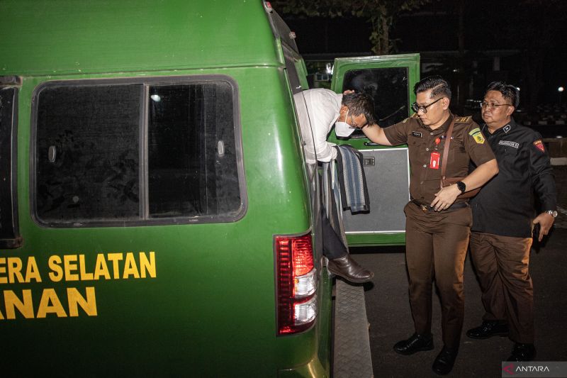 Penagkapan tersangka korupsi penjualan asrama mahasiswa