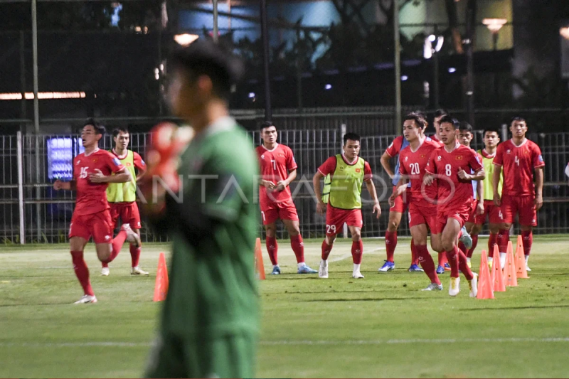 Latihan tim Vietnam jelang lawan Timnas Indonesia