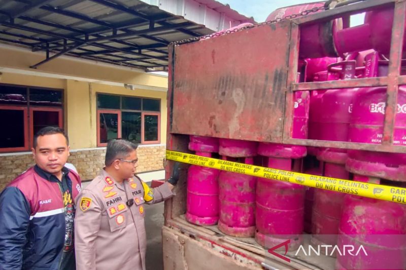 Polisi tangkap 4 pelaku pengoplosan gas elpiji ilegal di Indramayu