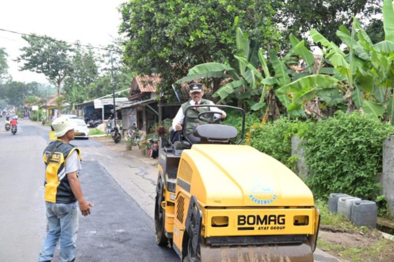 Kuningan perbaiki 50 ruas jalan jelang Lebaran 2024