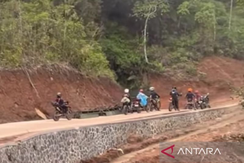 Perbaikan jalan rusak di Cianjur tuntas sepekan menjelang lebaran