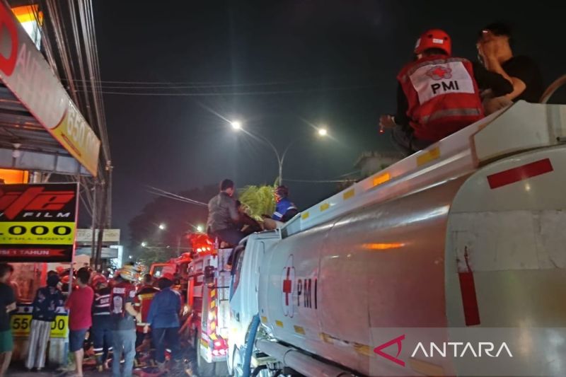 Damkar tuntaskan penanganan 3 rumah terbakar di Cianjur