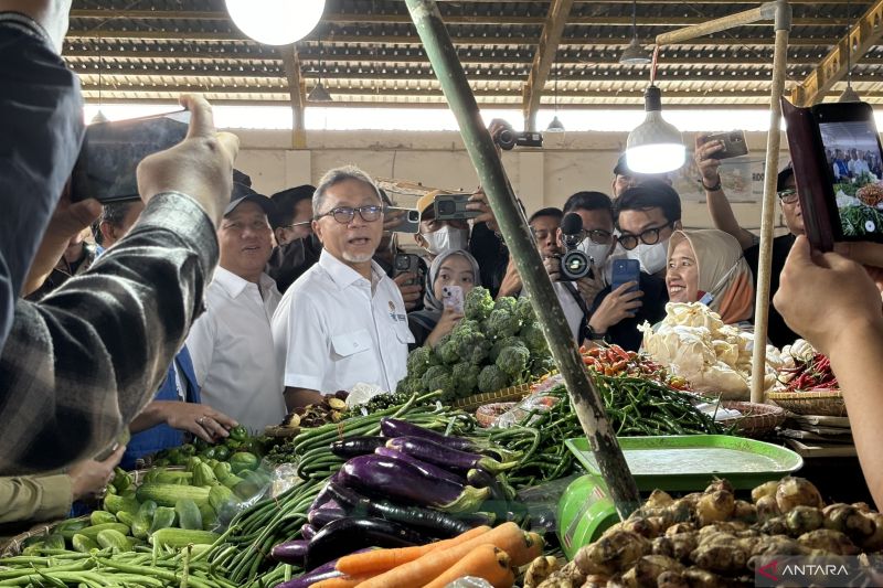 Mendag cek stok bahan pokok di Pasar Soreang Bandung