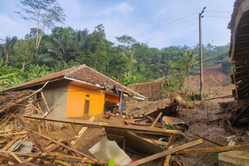 Pemkab Bandung Barat pastikan kebutuhan dasar korban longsor tercukupi