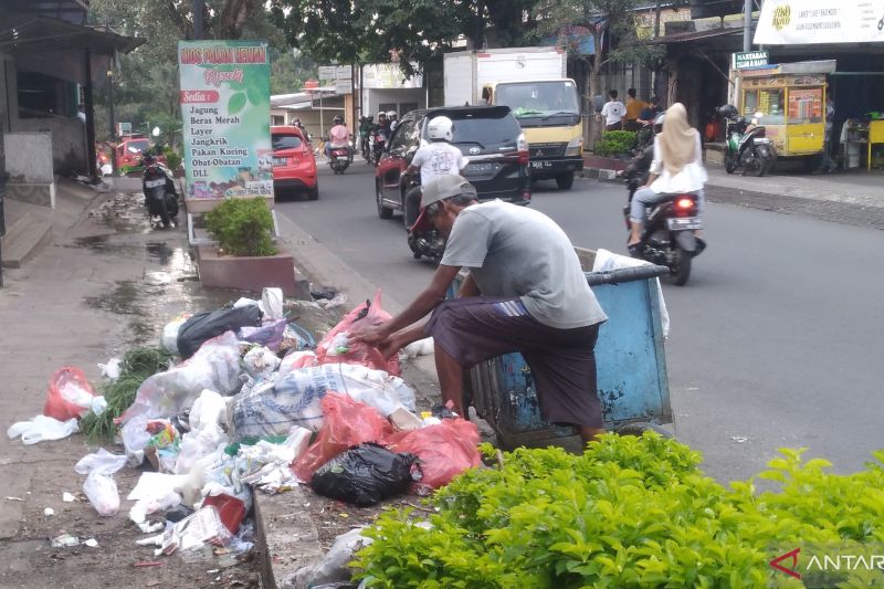 Pemkab Cianjur terapkan sanksi tipiring bagi pembuang sampah tidak tepat jadwal