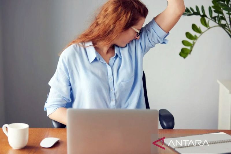 Bebas Bau Badan Seharian! Ini 5 Jenis Bahan Baju yang Bikin Kamu Tetap Segar