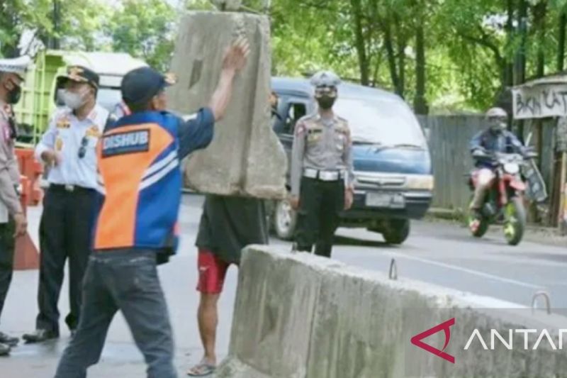 Puluhan u-turn jalan arteri di Karawang ditutup selama arus mudik Lebaran 1445H