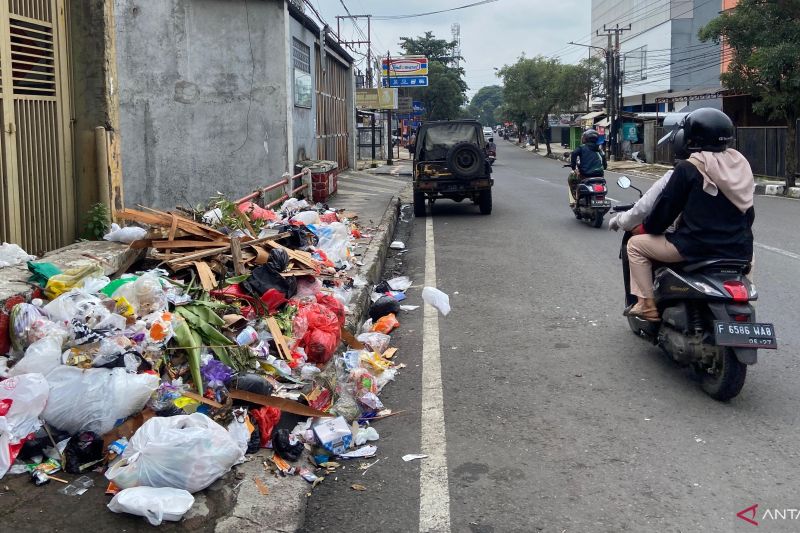 DLH Cianjur catat 35 warga tertangkap tangan buang sampah
