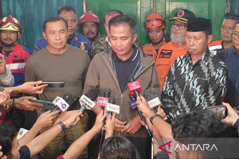 135 keluarga diungsikan akibat kebakaran Gudang Peluru di Ciangsana Bogor