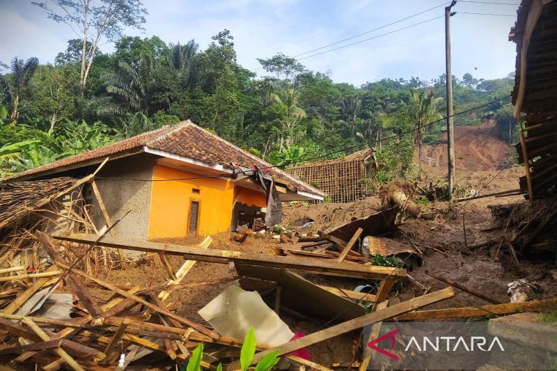 BNPB kembangkan sistem peringatan tanah longsor nasional