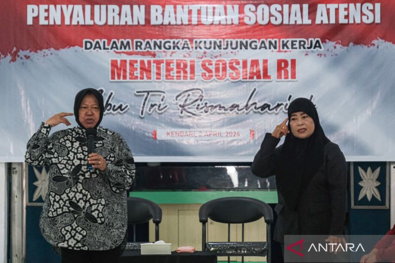 Menteri sosial beri bantuan ke penyandang disabilitas di Kendari