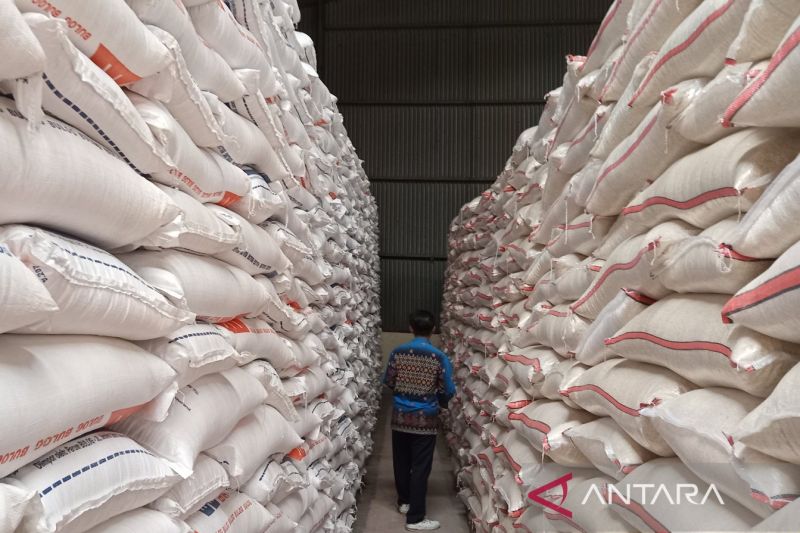 Bulog Cirebon pastikan stok 7.000 ton beras cukupi kebutuhan Lebaran 1445H