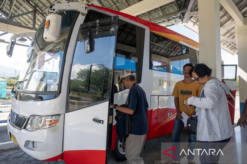 Inspeksi bus angkutan mudik di Palu